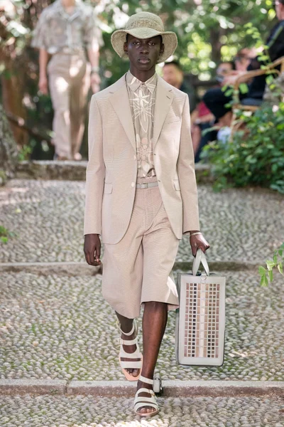 Look 9